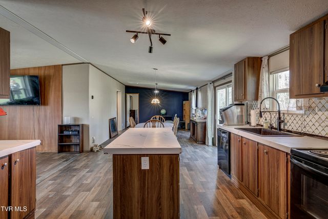 35 Windsor Street, Mosheim, TN 37818