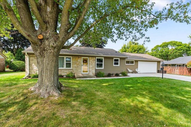 3183 N 106th STREET, Wauwatosa, WI 53222