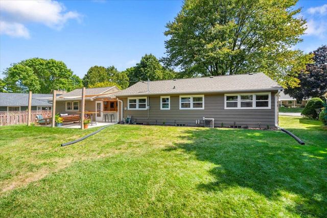 3183 N 106th STREET, Wauwatosa, WI 53222