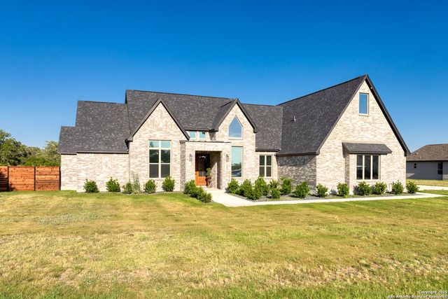 187 STONE LOOP, Castroville, TX 78009