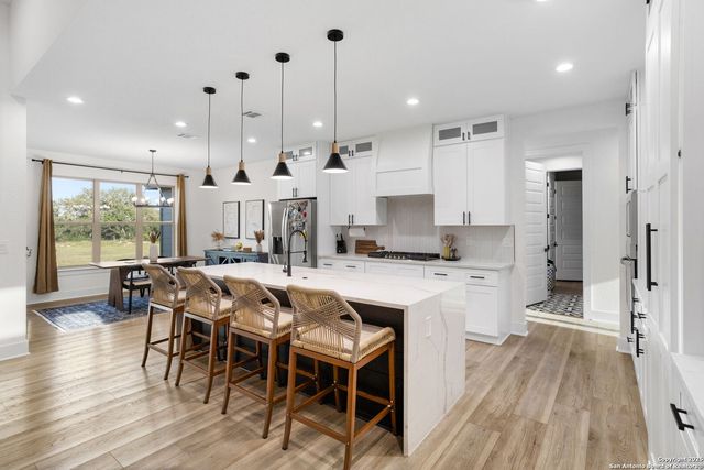 187 STONE LOOP, Castroville, TX 78009