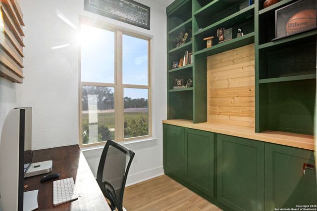 187 STONE LOOP, Castroville, TX 78009