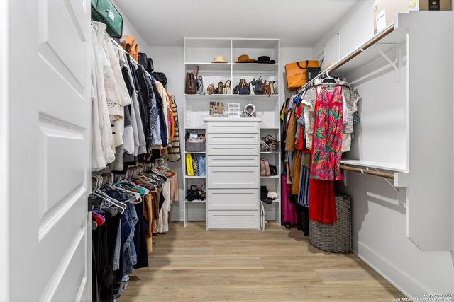 187 STONE LOOP, Castroville, TX 78009