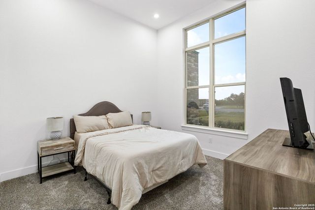 187 STONE LOOP, Castroville, TX 78009