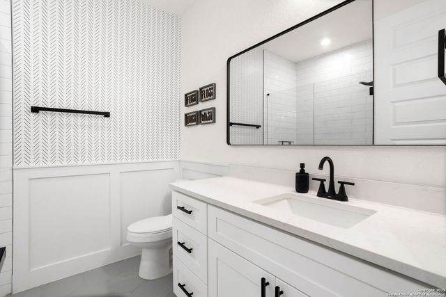 187 STONE LOOP, Castroville, TX 78009