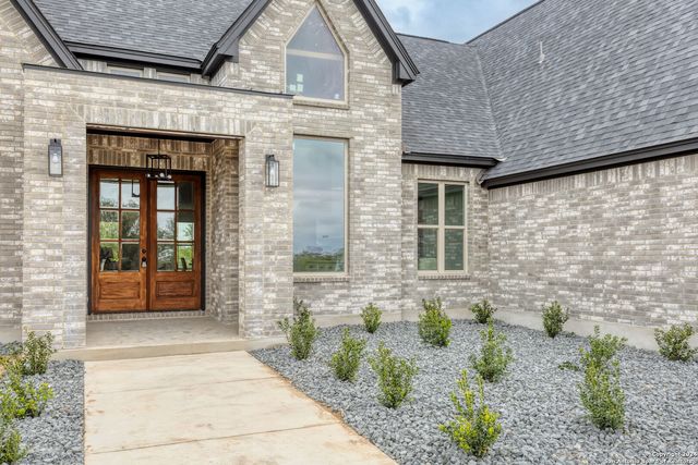 187 STONE LOOP, Castroville, TX 78009