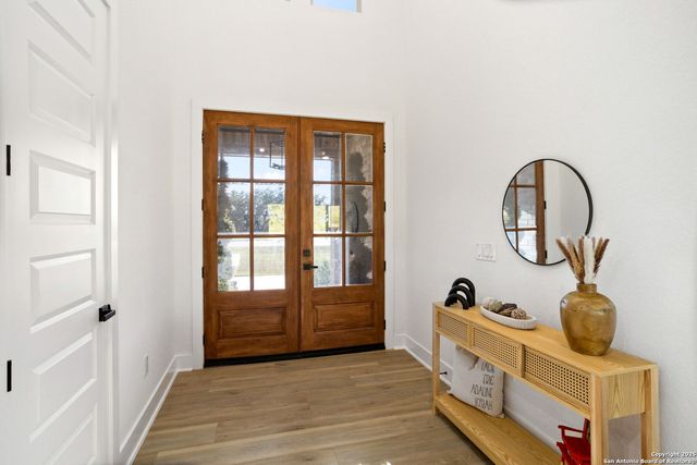 187 STONE LOOP, Castroville, TX 78009