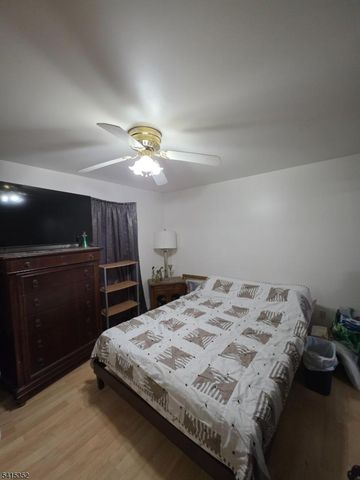 93 Perez Dr, Newark City, NJ 07103