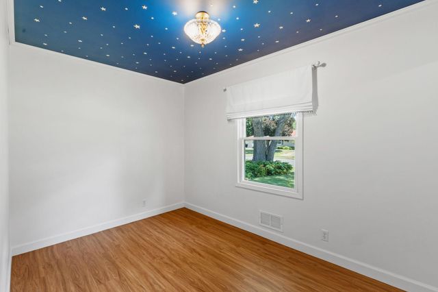 9424 Chicago Avenue S, Bloomington, MN 55420