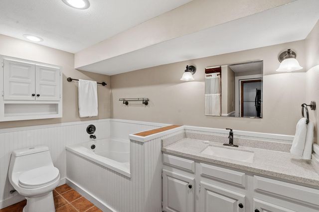 9424 Chicago Avenue S, Bloomington, MN 55420