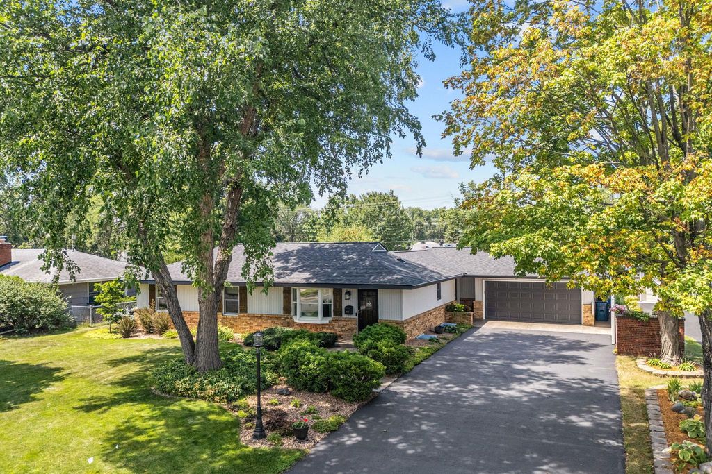 9424 Chicago Avenue S, Bloomington, MN 55420