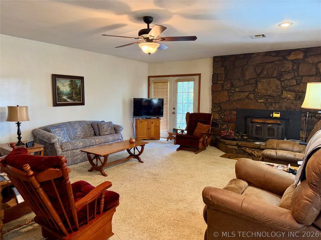 425671 E 1168 Road, Eufaula, OK 74432