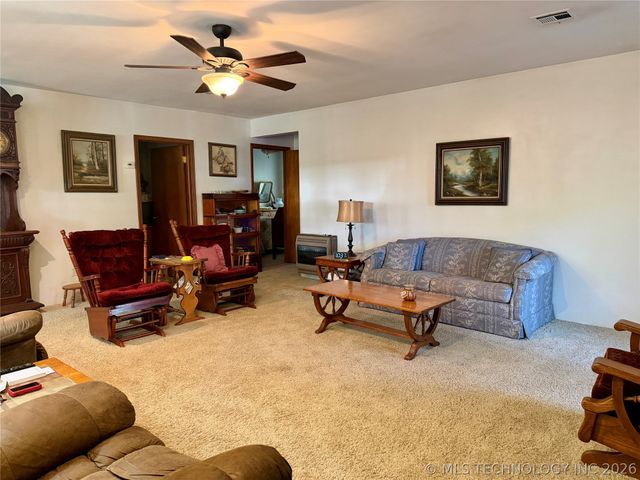 425671 E 1168 Road, Eufaula, OK 74432