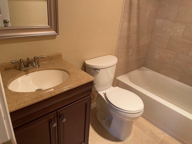 5550 N Braeswood Boulevard 134, Houston, TX 77096