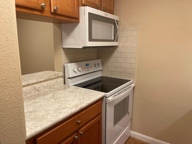 5550 N Braeswood Boulevard 134, Houston, TX 77096