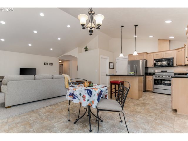 2279 Clear Vue Ln, Springfield, OR 97477