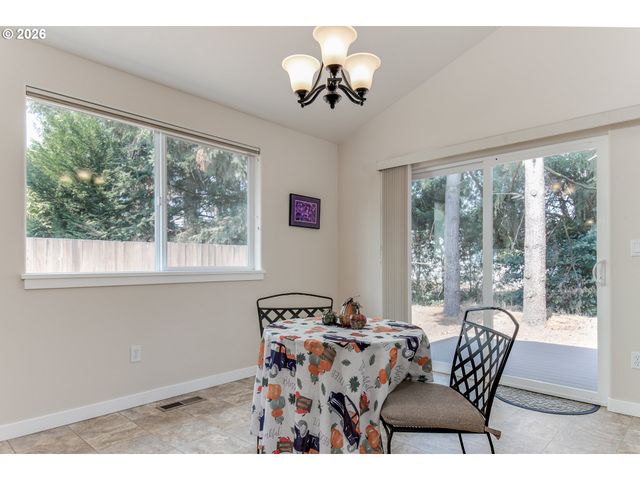 2279 Clear Vue Ln, Springfield, OR 97477