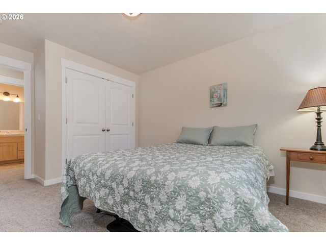 2279 Clear Vue Ln, Springfield, OR 97477