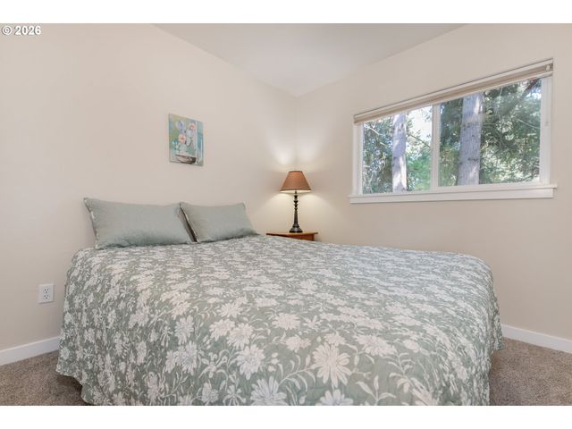 2279 Clear Vue Ln, Springfield, OR 97477