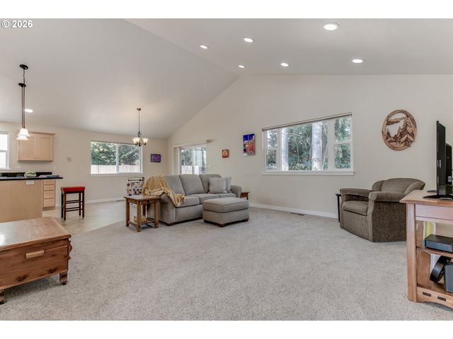 2279 Clear Vue Ln, Springfield, OR 97477