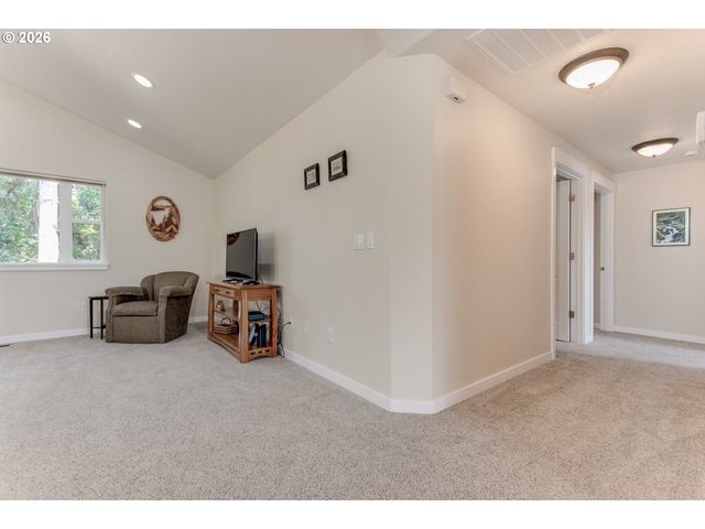 2279 Clear Vue Ln, Springfield, OR 97477