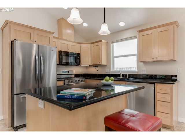2279 Clear Vue Ln, Springfield, OR 97477