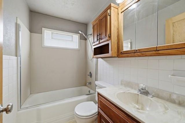 3705 S VERMONT Avenue, Independence, MO 64052