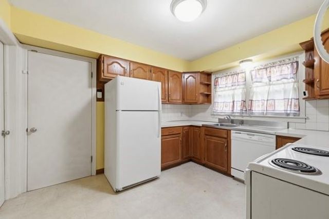 3705 S VERMONT Avenue, Independence, MO 64052