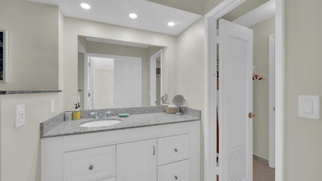450 Egret Circle 9207, Delray Beach, FL 33444