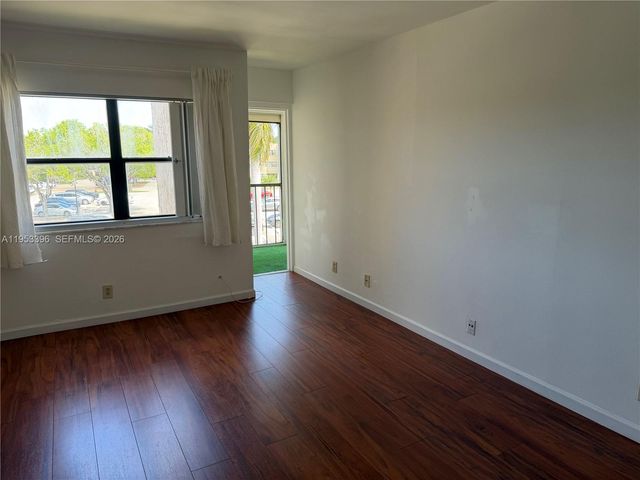 240 Lakeview Drive 308, Weston, FL 33326