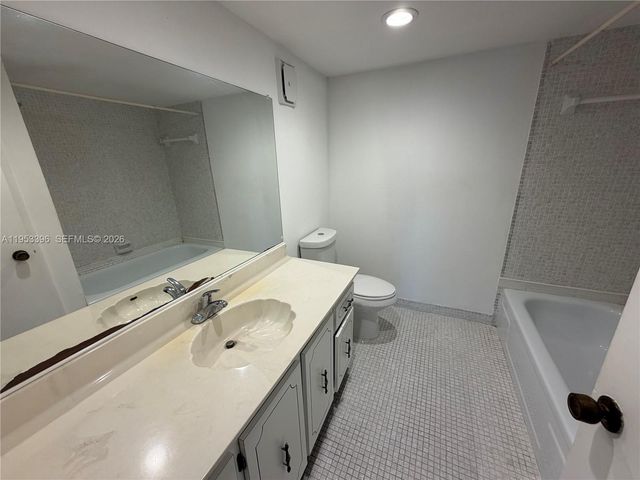 240 Lakeview Drive 308, Weston, FL 33326