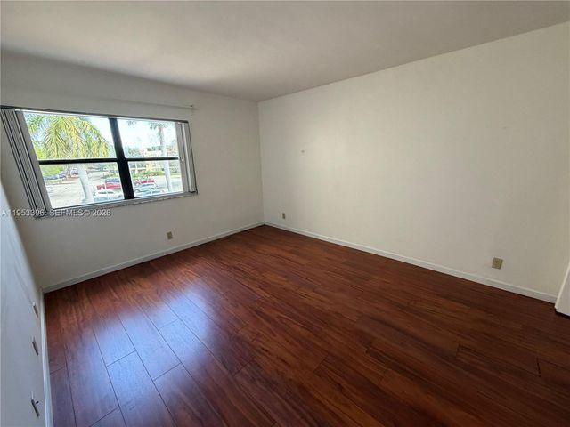 240 Lakeview Drive 308, Weston, FL 33326