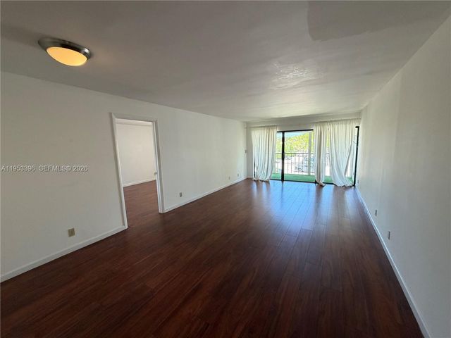 240 Lakeview Drive 308, Weston, FL 33326