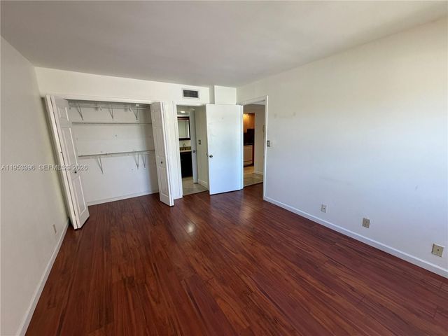 240 Lakeview Drive 308, Weston, FL 33326
