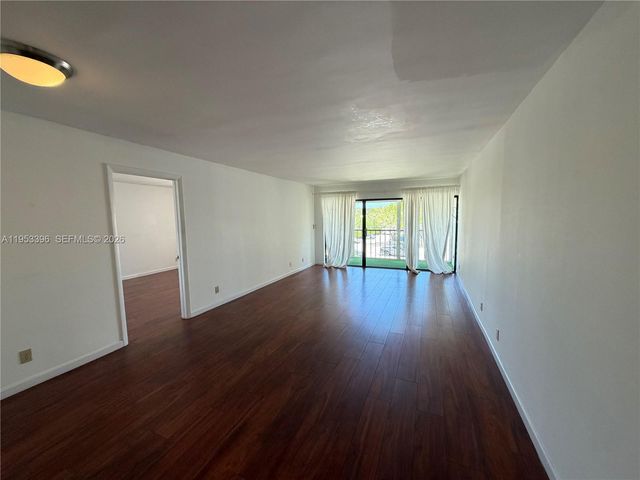 240 Lakeview Drive 308, Weston, FL 33326