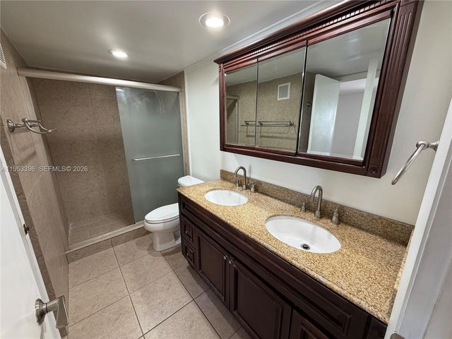 240 Lakeview Drive 308, Weston, FL 33326