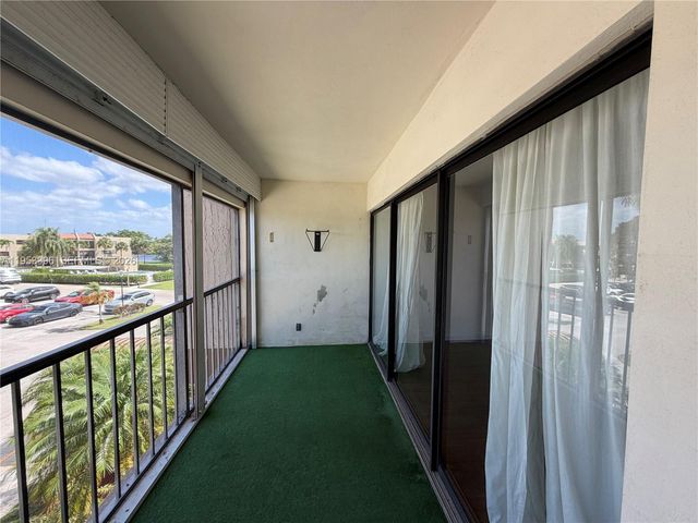 240 Lakeview Drive 308, Weston, FL 33326