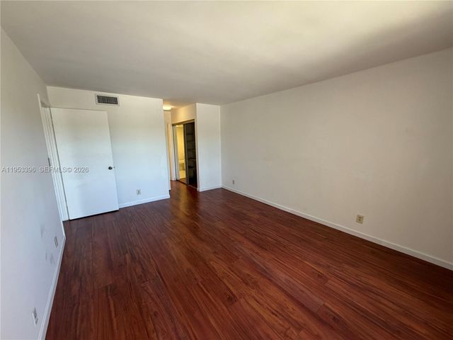 240 Lakeview Drive 308, Weston, FL 33326