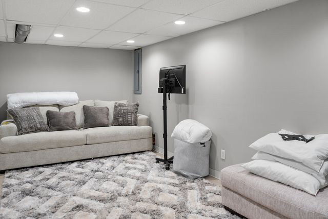 526 Meadowview Drive, Clinton, IA 52732