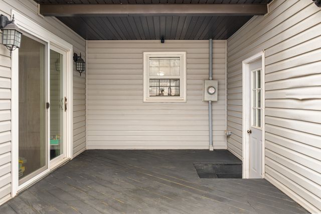 526 Meadowview Drive, Clinton, IA 52732