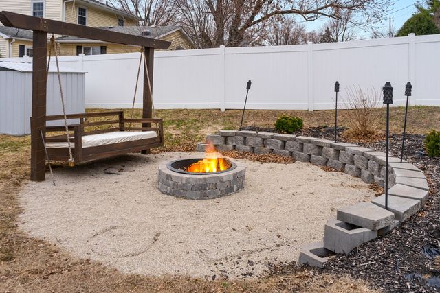 526 Meadowview Drive, Clinton, IA 52732