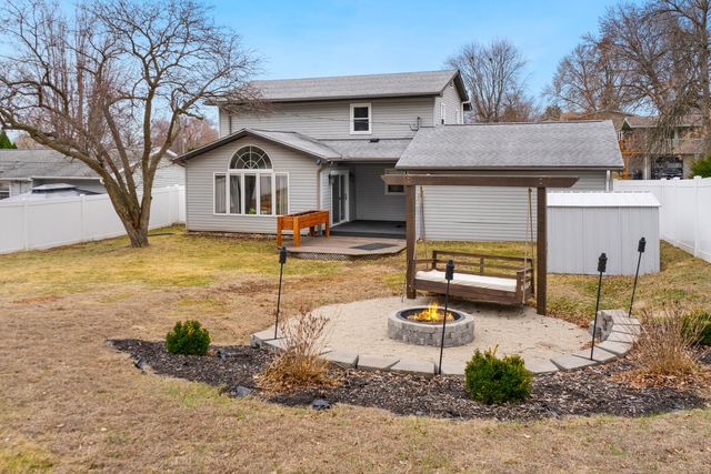 526 Meadowview Drive, Clinton, IA 52732