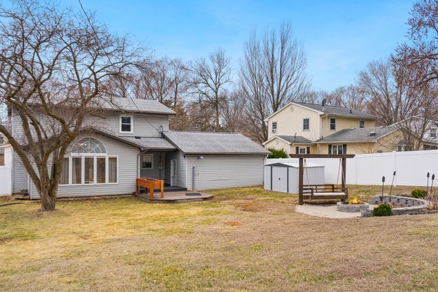 526 Meadowview Drive, Clinton, IA 52732