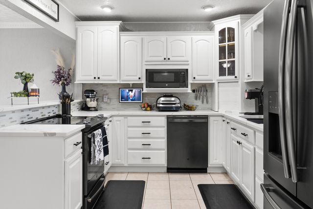 526 Meadowview Drive, Clinton, IA 52732