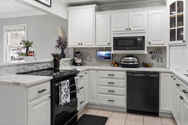 526 Meadowview Drive, Clinton, IA 52732