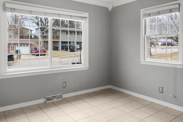 526 Meadowview Drive, Clinton, IA 52732