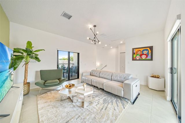 4648 NW 83rd Ave, Doral, FL 33166
