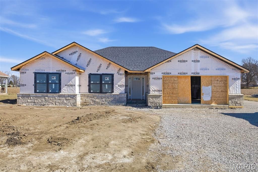 2728 Pineview Drive, Highland, IL 62249