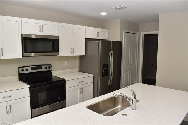 2863 Vineyard CIR, North Port, FL 34288