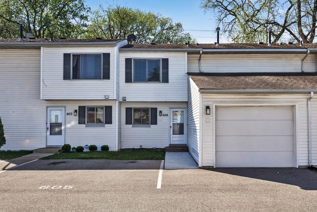605 Portland Drive E, Burnsville, MN 55337 — photo 2